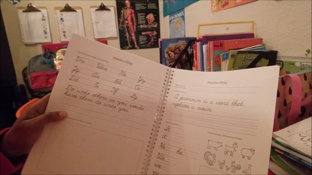 Our Homeschool Curriculum | Vlogmas Day 7 смотреть онлайн