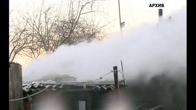 В поселке Майна огонь уничтожил надворную постройку смотреть онлайн