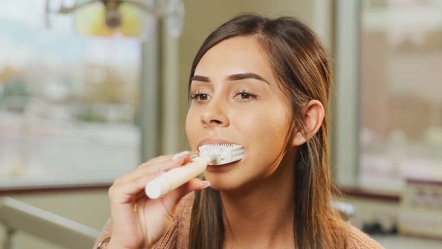 EZ Teethbrush смотреть онлайн