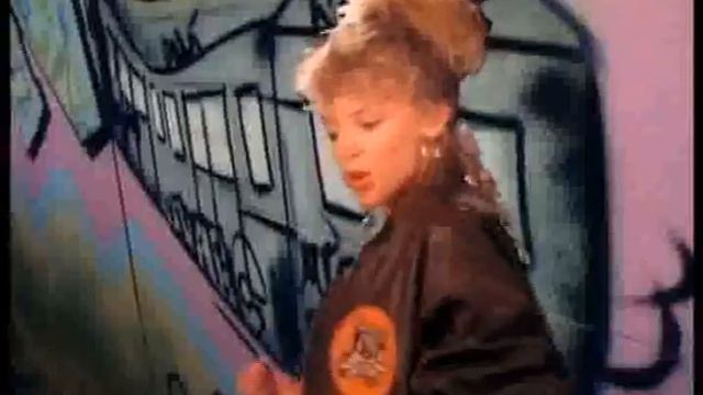 Kylie Minogue. "The Loco-Motion" смотреть онлайн