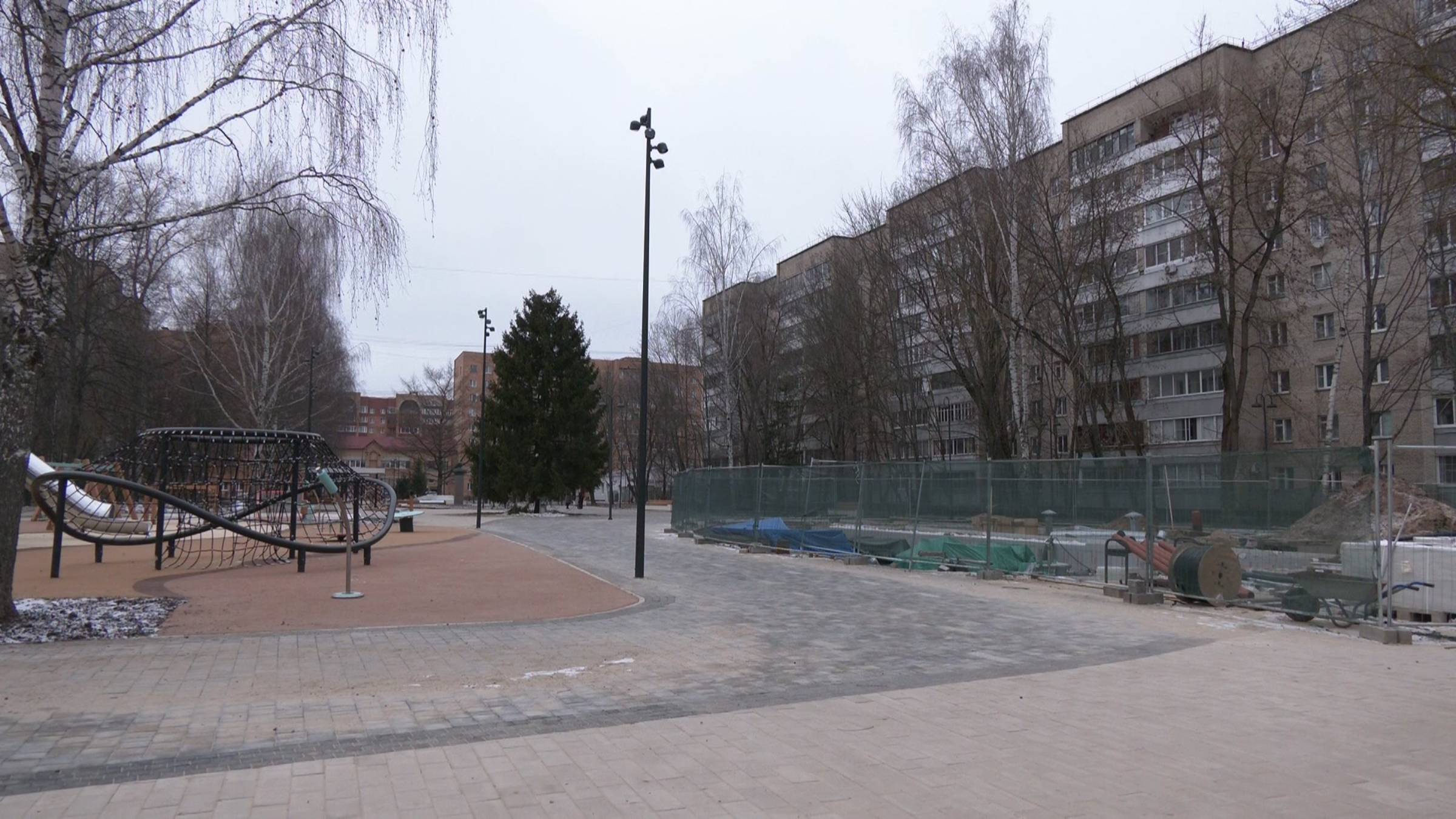 Обошли сквер имени Журавлёва смотреть онлайн