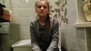 Девочка поет песню!дерзкая! Круто