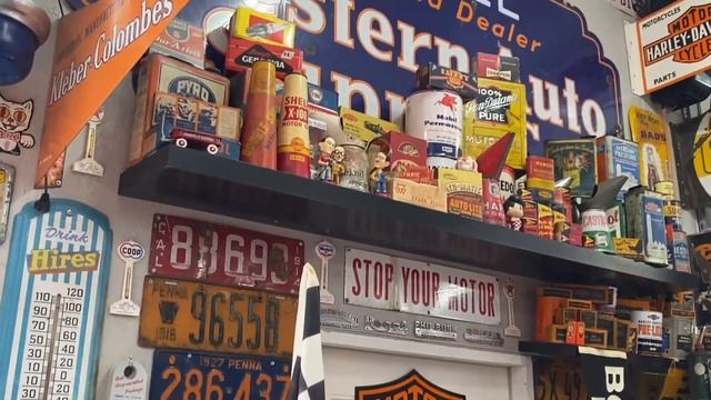 Amazing Garage Collection Of Cars, Vintage Signs, & Gas Pumps смотреть онлайн