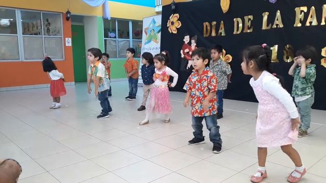 Bailando Macarena смотреть онлайн