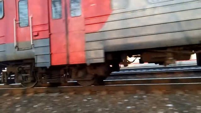 ЭР2Р - 7084 отправляется со станции "Вешняки." смотреть онлайн