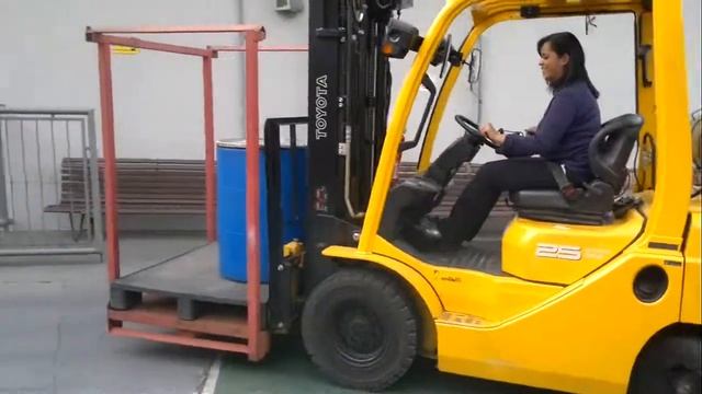 OPERAÇÃO DE EMPILHADEIRA смотреть онлайн