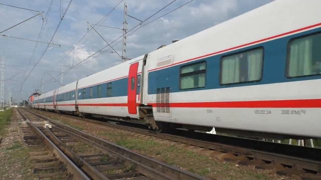 ЭП20-007 со скорым поездом "Стриж" смотреть онлайн