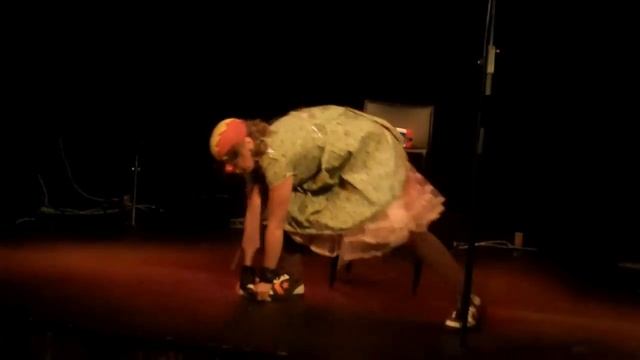 Tara Makua as Kachuzzi the Clown смотреть онлайн