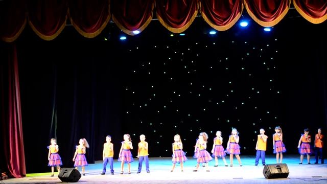 Зразковий естрадний хор "DAR&B" - Кенгуру смотреть онлайн