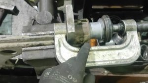 Опель астра Н замена сайлентблоков на передних рычагах.