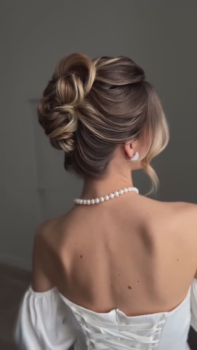 Нежная укладка для самой красивой невесты #прическа #укладка #волосы #пучок #ракушка