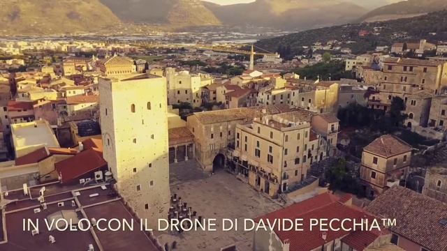 In volo con il drone su Terracina смотреть онлайн