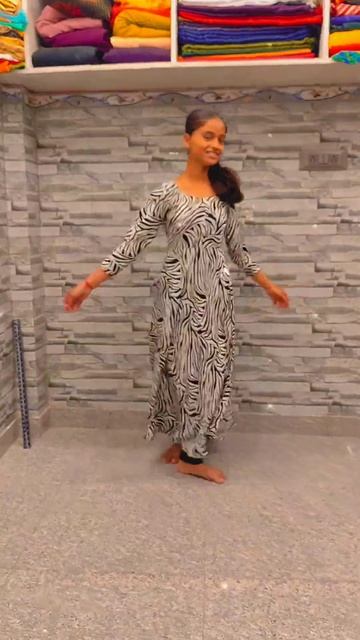 Viral zebra print frock🤍🖤 cutting stiting ki video posted h ☺ channel pr jakr check kre #youtuber смотреть онлайн