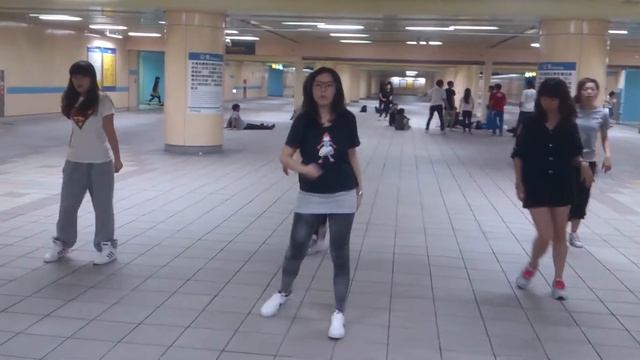 20130513 老人女舞練習 смотреть онлайн