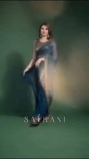 Satrani Geometric Print, Printed Bollywood Chiffon Saree (Blue, Multicolor) смотреть онлайн