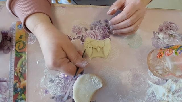 Ліпимо з тіста сову, равлика та метелика смотреть онлайн