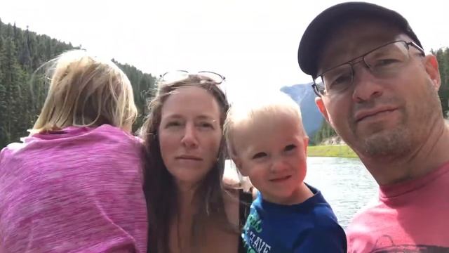 Lac Olive family selfie смотреть онлайн