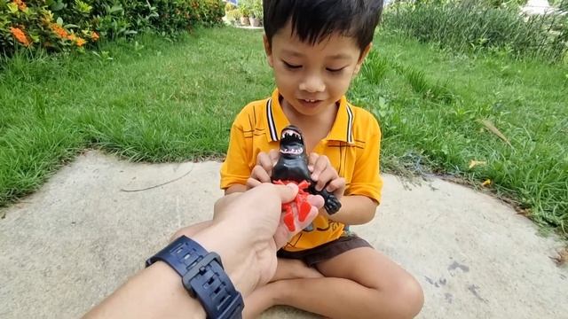 ฉลามยางยืด ปะทะ‼️ กองทัพไซเรนเฮด Shark monster flex VS Siren head Scp skibidi | เจ้าเปา смотреть онлайн