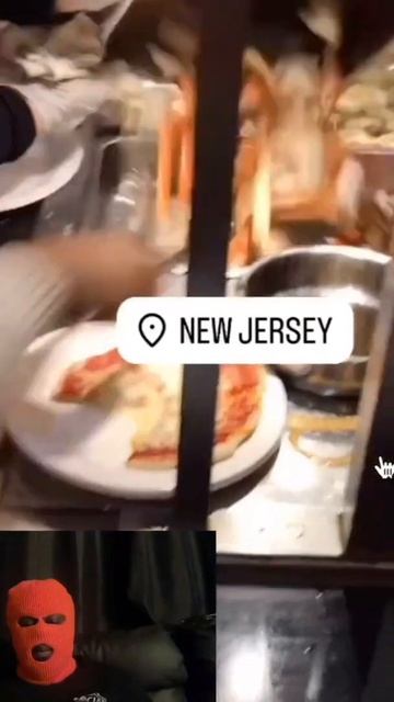 New Jersey residents clear out the buffet crab legs 🦀 in seconds смотреть онлайн