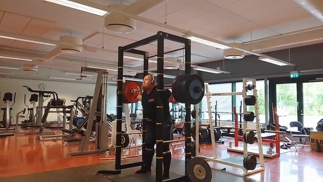 Kamikaze squat 350kg / 772 lbs at empty gym | MOTIVATIONAL смотреть онлайн
