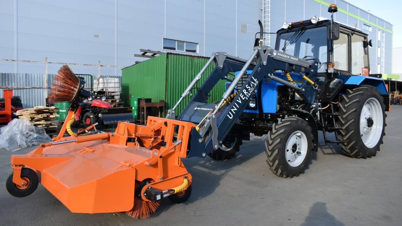 Мтз 82.1 с передний щеткой ЩФС 2.0 смотреть онлайн