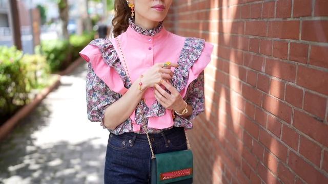今日のコーデ961　Les Nereides (レネレイド)　(APSM101T/1) PINK SMILEY® AND FLOWERS DANGLING POST EARRINGSIN смотреть онлайн