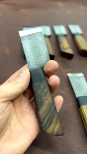 Пятничное настроение. Инструмент кожевеника #мастер #работаскожей #кожа #мастерская #кожевенное смотреть онлайн