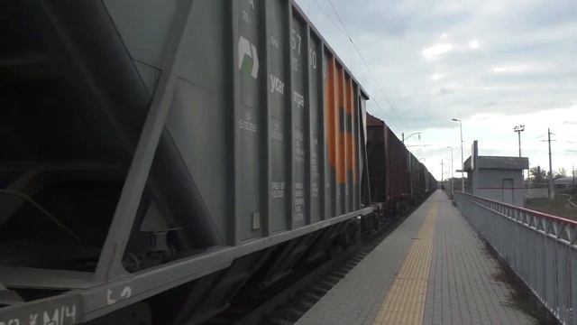 Электровоз ВЛ80С-2217 с грузовым поездом смотреть онлайн