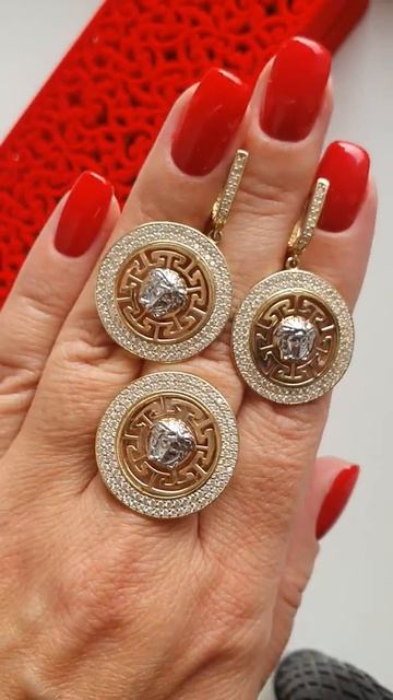 Золотой комплект Versace смотреть онлайн