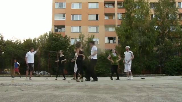 Bachacha practise in the middle of the block of flats смотреть онлайн