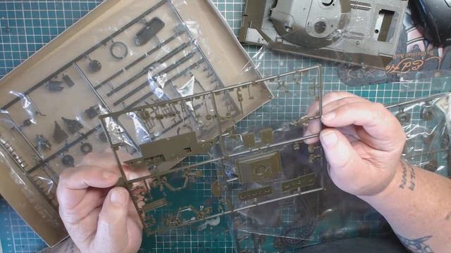 TAMIYA 135 LEOPARD TANK INBOX REVEIW смотреть онлайн