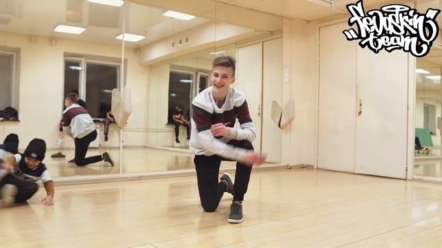 Саня снова с нами! Продолжаем готовиться к тусе смотреть онлайн