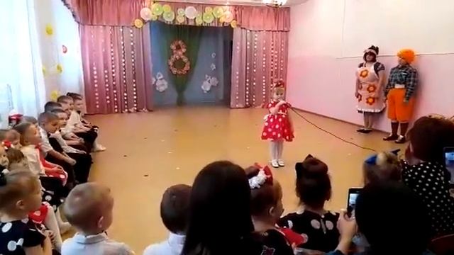 Стихотворение "Ходит наша бабушка" смотреть онлайн