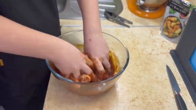 ролик от Никиты как правильно делать куриные ножки в маринаде с хрустящей корочкой смотреть онлайн