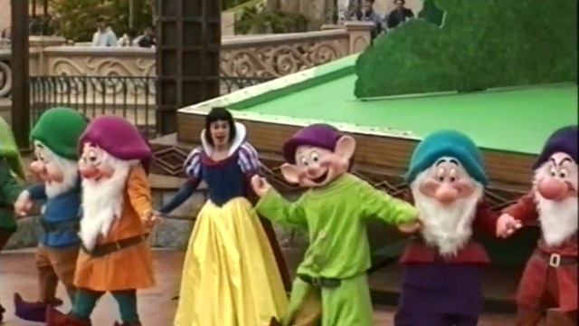 Le Livre Magique de Mickey • Mickey's Magic Book * Castle Stage, Euro Disneyland Paris * May 1994 смотреть онлайн