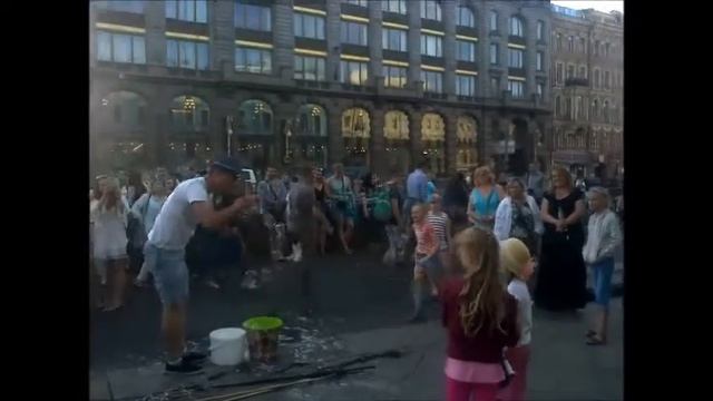 Огромные пузыри на Невском