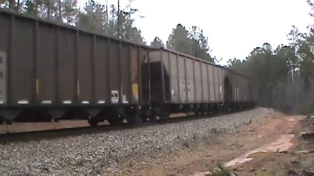 NS 7608 leads NS Train 792 in Lowell, GA смотреть онлайн