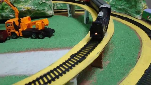 Drama Kereta Api, Excavator, Mobil Kodok, Truck Molen, Truck Gali, Kambing, Sapi, Gerbang Kereta Ap