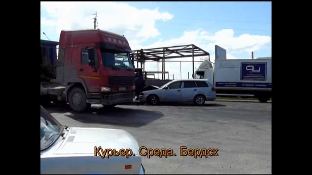 Газель и Nissan столкнулись недалеко от Бердска смотреть онлайн