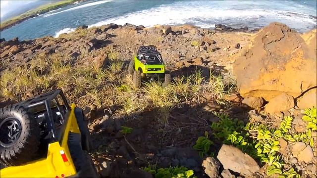 Axial SCX10 Deadbolt & SCX10 Dingo Seacliff Trail Run смотреть онлайн