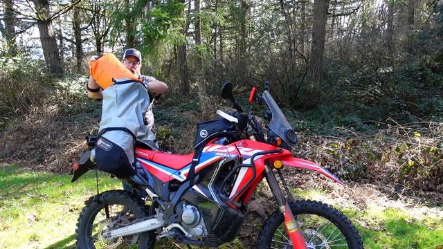 Organize and Protect Your Gear With the Giant Loop Saddlebag Dry Pods (Free w/all Saddlebags!) смотреть онлайн