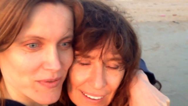 Madlenka a Silvia, Venice Beach, CA (speaking Slovak and Czech) смотреть онлайн