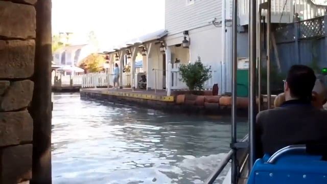 SCARY SHARK ATTACK Universal Studios Orlando Jaws Ride смотреть онлайн