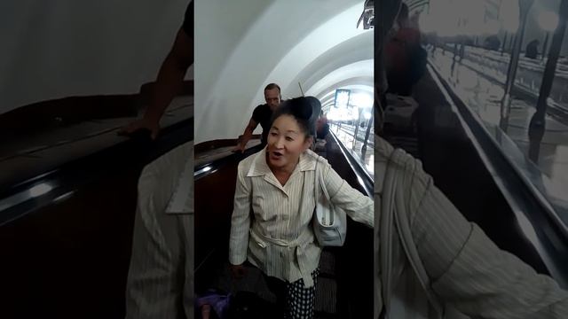 поющая в метро смотреть онлайн