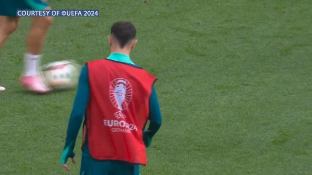 Cristiano Ronaldo LEADS Portugal's young JOGGING line ahead of UEFA Euro clash against Czechia смотреть онлайн