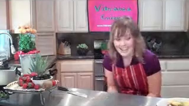 Rainbow Fruit Salad with Macadamia Nut Cream Sauce смотреть онлайн