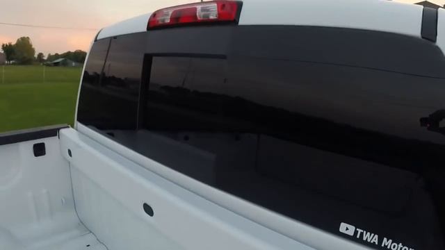 Living with a Tinted Windshield / Point of View смотреть онлайн