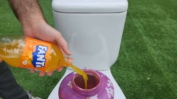 Big Coca Cola, Pepsi, Fanta and Mentos VS Sprite, Fuse Tea, Yedigün and Fruity Mentos in toilet