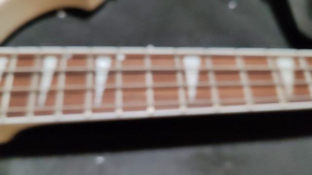 Обзор сборки китайской реплики Rickenbacker белого цвета с новой фабрики смотреть онлайн