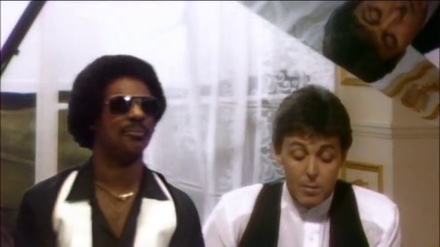 Paul McCartney with Stevie Wonder - Ebony And Ivory - 1982 смотреть онлайн